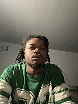 Snapshot of SluttyLyfe4L chatting on March 18, 12:19 pm SluttyLyfe4L online show from March 18, 12:19 pm