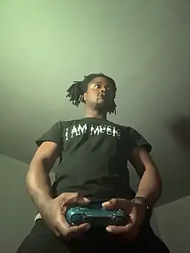 Snapshot of SluttyLyfe4L chatting on April 3, 6:39 pm SluttyLyfe4L online show from April 3, 6:39 pm