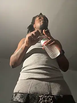 Snapshot of SluttyLyfe4L chatting on April 4, 8:06 pm SluttyLyfe4L online show from April 4, 8:06 pm