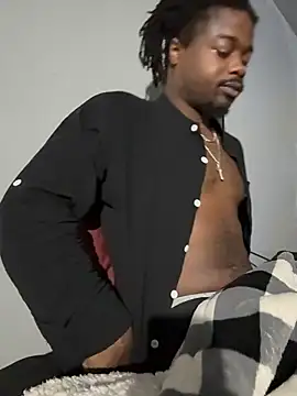 Snapshot of SluttyLyfe4L chatting on April 5, 8:11 am SluttyLyfe4L online show from April 5, 8:11 am