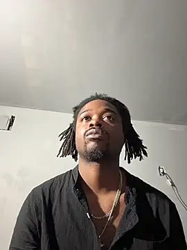 Snapshot of SluttyLyfe4L chatting on April 7, 1:33 pm SluttyLyfe4L online show from April 7, 1:33 pm