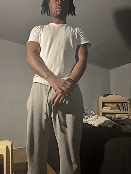 Snapshot of SluttyLyfe4L chatting on April 9, 6:19 am SluttyLyfe4L online show from April 9, 6:19 am