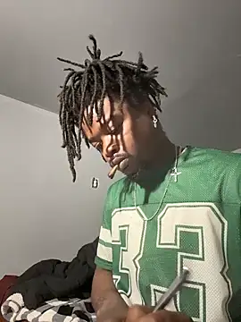 Snapshot of SluttyLyfe4L chatting on April 16, 10:05 am SluttyLyfe4L online show from April 16, 10:05 am