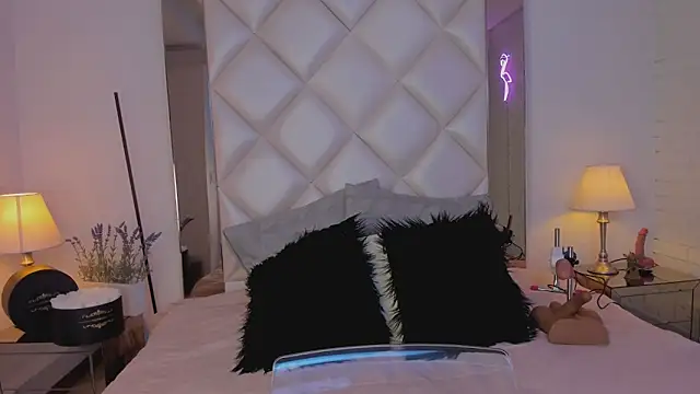 KimRoussee online show from February 12, 3:40 am