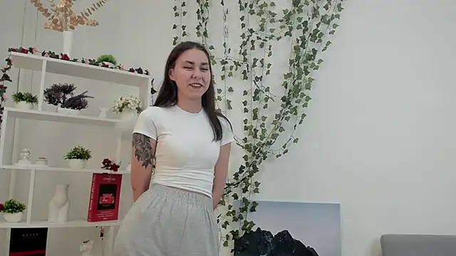 MaidaDwinell online show from May 15, 4:41 am