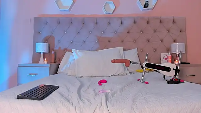 EmySilver online show from December 7, 5:42 pm