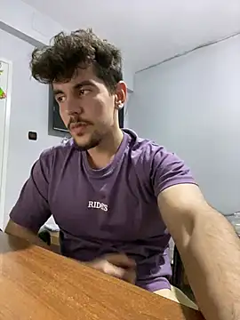 Snapshot of AKAdogukann chatting on March 20, 3:47 pm AKAdogukann online show from March 20, 3:47 pm