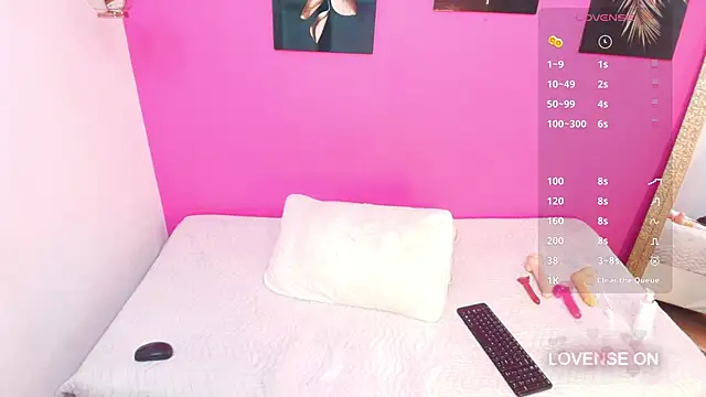 Snapshot of petitelittleebony chatting on December 17, 6:31 pm petitelittleebony online show from December 17, 6:31 pm