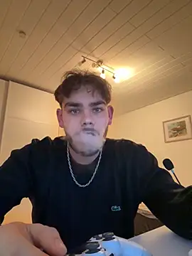 Snapshot of JuNIs_ chatting on October 21, 5:02 pm JuNIs online show from October 21, 5:02 pm