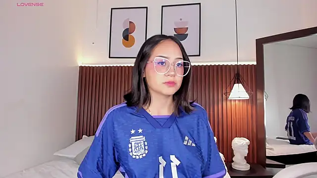 emma white 01 online show from December 14, 3:18 am