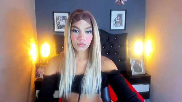 Snapshot of Sara-Smith- chatting on September 25, 12:20 pm Sara-Smith- online show from September 25, 12:20 pm