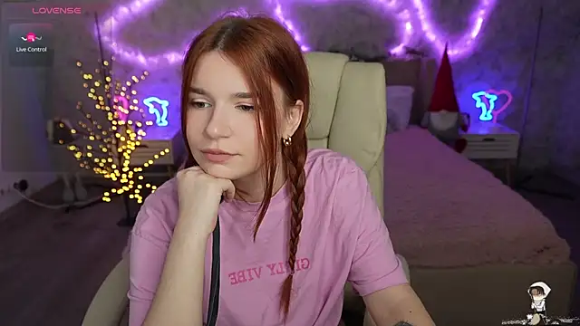 RedShinee online show from February 2, 2:13 pm