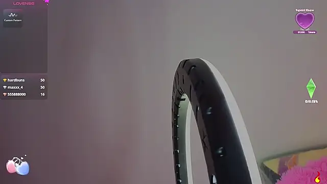 littlevixen18 online show from December 17, 10:43 pm