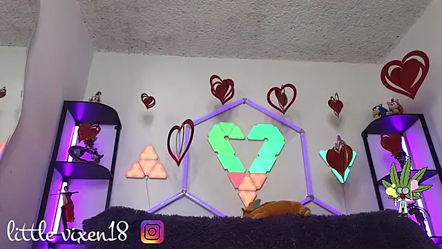 littlevixen18 online show from March 21, 3:04 pm