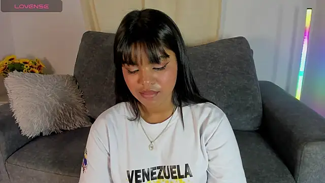 zoe roux21 online show from February 6, 9:06 pm