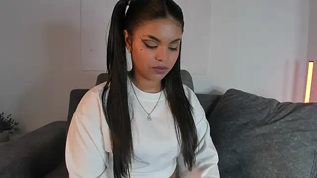 zoe roux21 online show from February 22, 7:58 pm