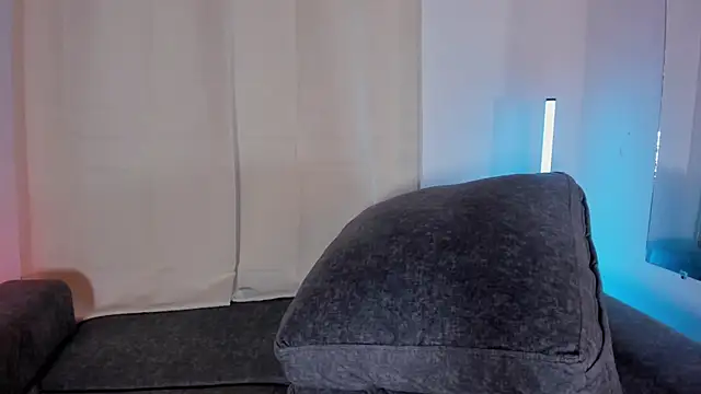 zoe roux21 online show from March 9, 1:25 am