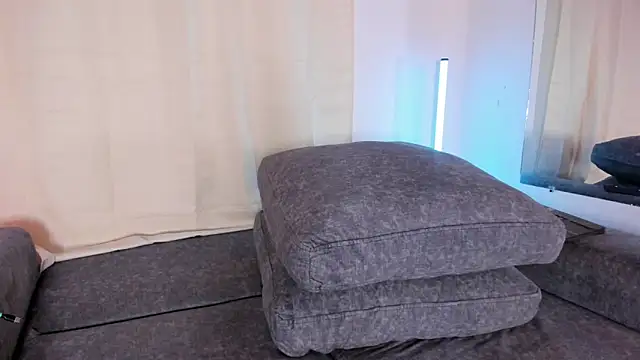 zoe roux21 online show from March 12, 2:30 am