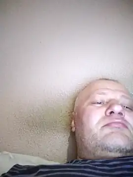 nudistu021 online show from April 16, 3:57 pm