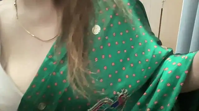 Snapshot of sassypooja chatting on June 18, 4:13 am sassypooja online show from June 18, 4:13 am