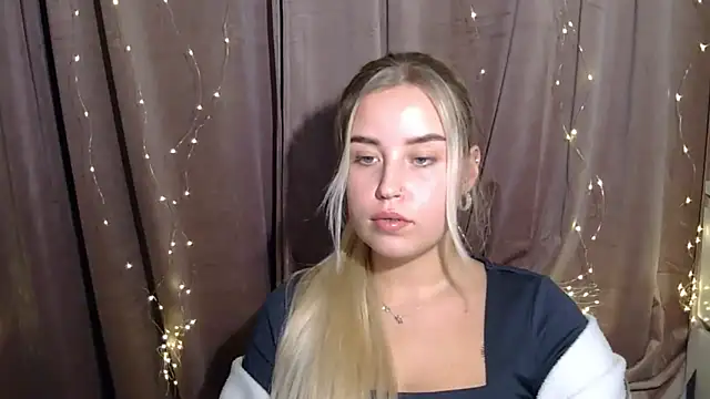 Snapshot of KristyHoney chatting on December 4, 6:28 pm KristyHoney online show from December 4, 6:28 pm