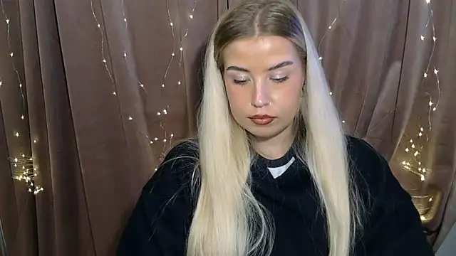 Snapshot of KristyHoney chatting on December 12, 9:48 pm KristyHoney online show from December 12, 9:48 pm