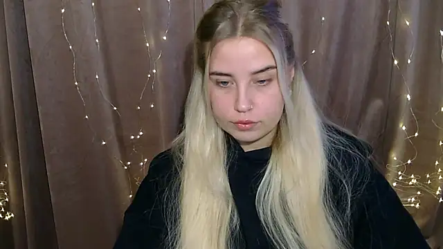 Snapshot of KristyHoney chatting on December 14, 6:56 am KristyHoney online show from December 14, 6:56 am