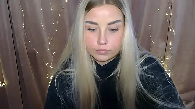 Snapshot of KristyHoney chatting on December 16, 10:50 am KristyHoney online show from December 16, 10:50 am