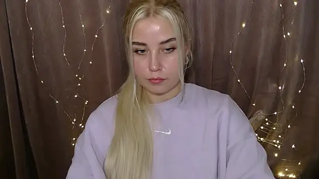 Snapshot of KristyHoney chatting on December 19, 4:24 pm KristyHoney online show from December 19, 4:24 pm