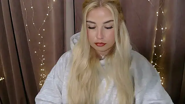 Snapshot of KristyHoney chatting on January 6, 9:52 am KristyHoney online show from January 6, 9:52 am