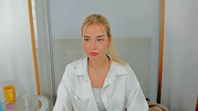 Snapshot of KristyHoney chatting on February 25, 3:16 pm KristyHoney online show from February 25, 3:16 pm