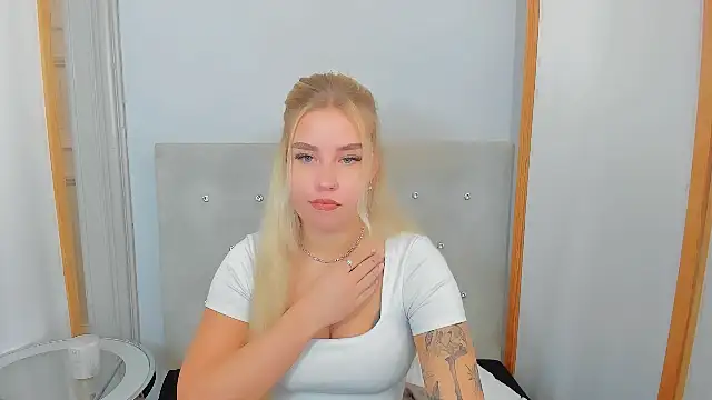 Snapshot of KristyHoney chatting on March 3, 6:26 am KristyHoney online show from March 3, 6:26 am