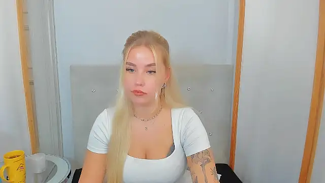 Snapshot of KristyHoney chatting on March 3, 9:44 am KristyHoney online show from March 3, 9:44 am
