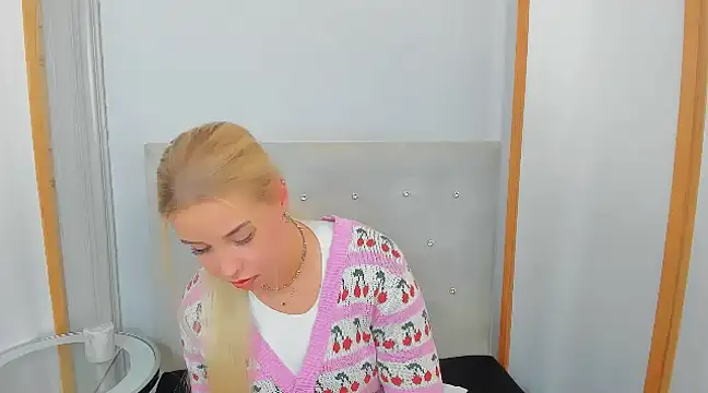 Snapshot of KristyHoney chatting on March 4, 9:51 am KristyHoney online show from March 4, 9:51 am