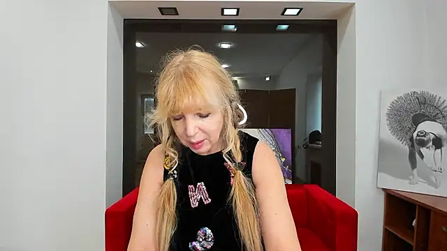 Snapshot of Anna_Diax chatting on February 24, 1:53 pm Anna Diax online show from February 24, 1:53 pm