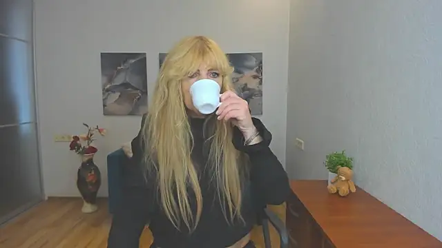 Snapshot of Anna_Diax chatting on June 4, 11:38 am Anna Diax online show from June 4, 11:38 am