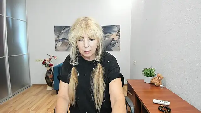 Snapshot of Anna_Diax chatting on July 24, 11:52 am Anna Diax online show from July 24, 11:52 am