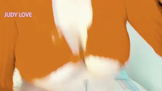 Snapshot of Sweet_Apple01 chatting on January 6, 3:19 pm Sweet Apple01 online show from January 6, 3:19 pm