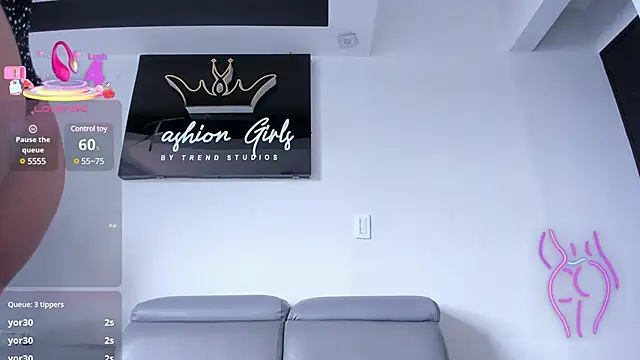 RoxyRoss  online show from March 6, 5:11 pm