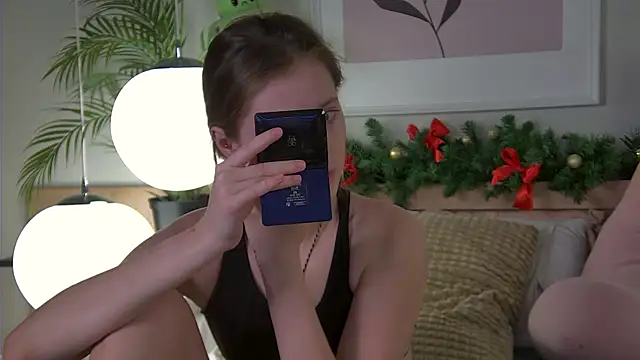 AshleyDouglas online show from December 16, 4:45 am