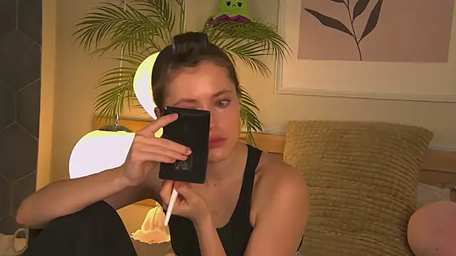 AshleyDouglas online show from February 7, 4:06 am