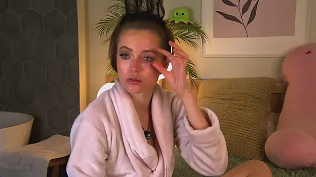 AshleyDouglas online show from February 19, 7:17 am