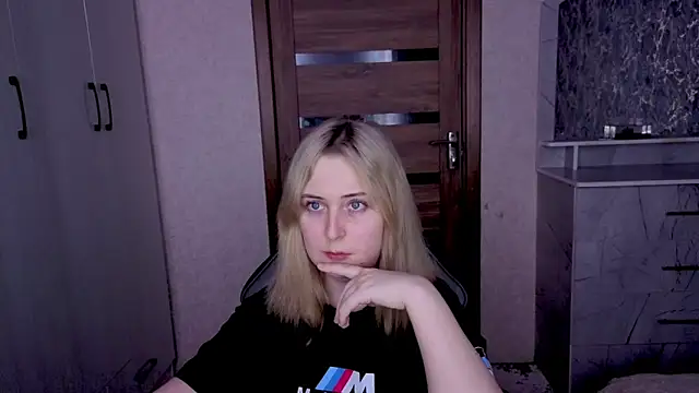 Kristy-Max online show from February 18, 9:11 pm