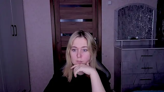 Kristy-Max online show from February 23, 1:30 pm