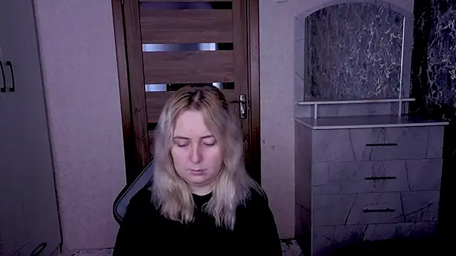 Kristy-Max online show from April 29, 8:48 pm