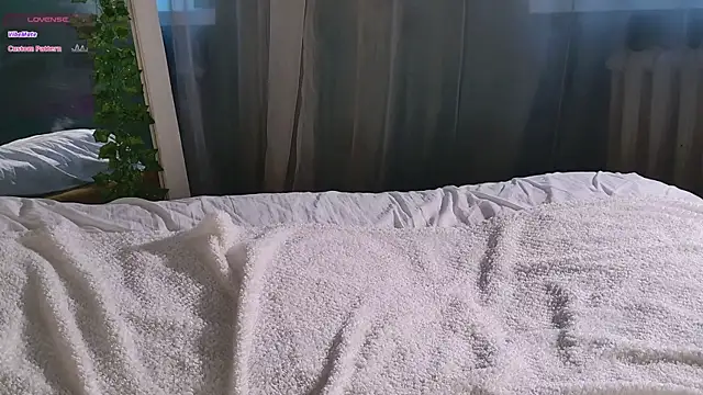 SunnyRisha online show from September 28, 5:13 am