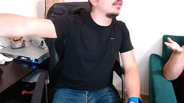 webothtwo online show from January 13, 3:04 pm