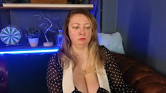 Snapshot of JesiaFoxi chatting on January 4, 12:27 pm JesiaFoxi online show from January 4, 12:27 pm