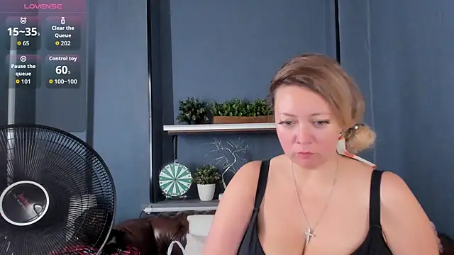 Snapshot of JesiaFoxi chatting on September 13, 10:37 am JesiaFoxi online show from September 13, 10:37 am