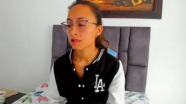 tatiana valencia online show from June 18, 12:42 pm